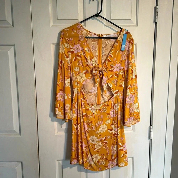 NWT Cupshe Dress Medium - Picture 1 of 4